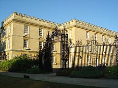 Newcollege gate to gardens