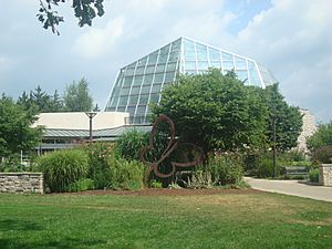Niagara Parks Butterfly Conservatory building, 2010 B.jpg
