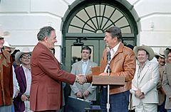 Ronald Reagan presenting Congressional Gold medal to Louis L'Amour C17215-24