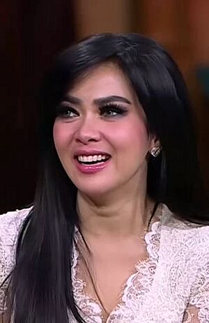 Syahrini on Ini Talkshow Netmediatama.jpg