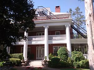 The Cedars (Hendersonville)