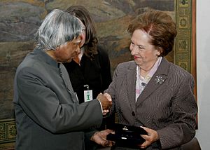 The President of Greece Parliament Prof. Anna Benaki-Psaroouda presented a memento to the President, Dr. A.P.J. Abdul Kalam after the deliberations at the Parliament, in Athens, Greece on April 26, 2007.jpg