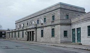 Tr gare 050430 05 (cropped)