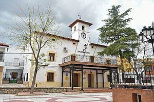 Ayuntamiento de Villarejo de Fuentes 03.jpg
