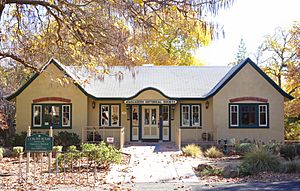 Colony House (Atascadero Historical Society) - Atascadero, CA - DSC05382
