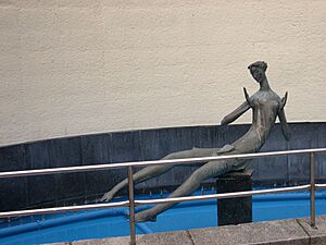 Fountain with sculpture, Crouch End, London N8 - geograph.org.uk - 1729373