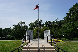 Gainesville June 2017 21 (Gainesville War Memorial)