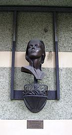 Bronze bust of Garbo