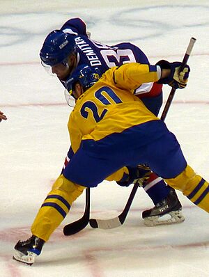 Henrik Sedin Pavol Demitra faceoff