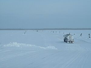 Truckscrossingalbanyriver2004feb20