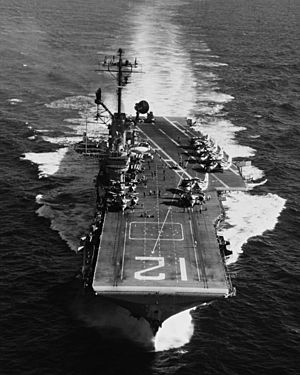 USS Hornet (CVS-12) underway at sea on 9 August 1968 (USN 1116887).jpg