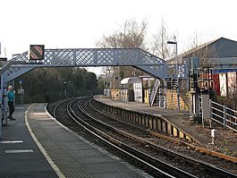 Aylesford railway station in 2009.jpg