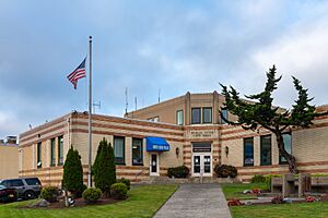 City Hall, North Bend - DPLA - 74281b89edce6a7b53b30cdcf2b5992c