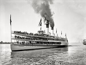 Detroit river 1901 - panoramio