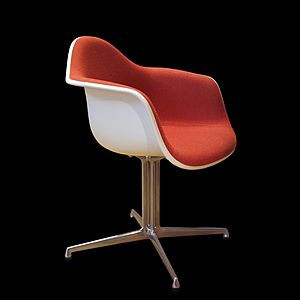 Eames chair-IMG 4624