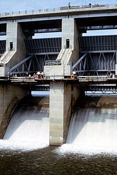 Harry S Truman Dam tainter gates