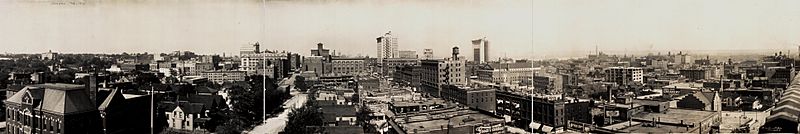 Downtown Omaha looking east from approximately North 30th and Farnam Streets circa 1914.