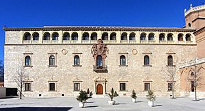 Palacio Arzobispal de Alcalá de Henares (RPS 12-2-2012) fachada principal.jpg