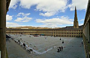 Piece Hall panorama - geograph.org.uk - 6101467