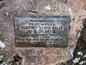 Pilot Officer Geoffrey Lloyd Wells Memorial Seat plaque
