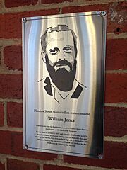 Plaque in memory of first stationmaster in Victoria, William Jones, at Flinders Street Station (44659203402)