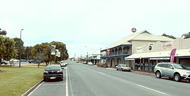 Railway Terrace, Tailem Bend, South Australia, January 2022.jpg