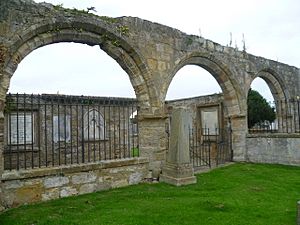 Ruins of the old parish kirk (geograph 3682727)