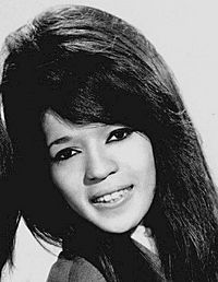 The Ronettes 1966 (cropped).JPG