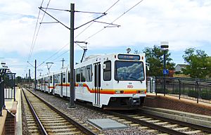 Three-car train at Littleton-Mineral stn of RTD light rail, cropped