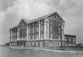 West Point Rice Mill, Ashley River, Near Calhoun Street, Charleston (Charleston County, South Carolina).jpg