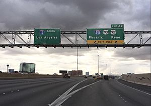 2015-11-04 15 24 13 View south along Interstate 15 and U.S. Route 93 at Exit 42 (Interstate 515, U.S. Route 93, U.S. Route 95, Phoenix, Reno) in Las Vegas, Nevada