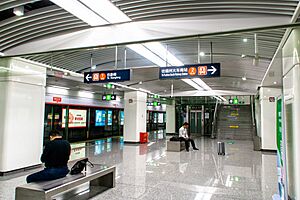 20171118 Platform of Fuzhou Railway Station (Fuzhou Metro) 01
