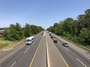 2021-05-21 13 48 23 View north along New Jersey State Route 700 (New Jersey Turnpike) from the overpass for New Jersey State Route 45 (Mantua Pike) in Woodbury Heights, Gloucester County, New Jersey