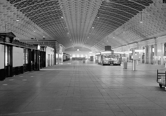 22. INTERIOR, TRAIN CONCOURSE, FROM WEST - Union Station030031pv