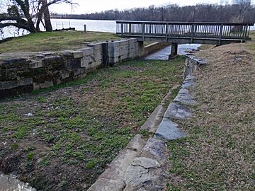 C and O Tidewater lock and Potomac River.jpg