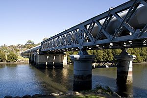 Cooks River Sewage Aqueduct.jpg