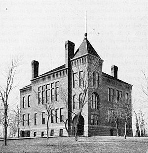 Courthouse in Spirit Lake, Iowa (1902)