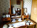 Dressing table - The bedroom - The Tenement House, 145 Buccleuch Street, Garnethill, Glasgow (22944872893)