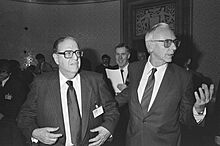 Ex-minister Abba Eban van Israël en Max van der Stoel (lid Raad van State), Bestanddeelnr 934-3976