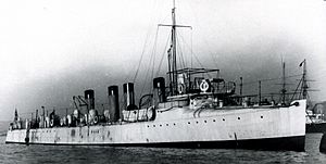 IJN Shirakumo in England Meiji 35.jpg