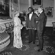 Koningin Juliana en Prins Bernhard ontvangen President Arap Moi van Kenya op Pal, Bestanddeelnr 930-3185