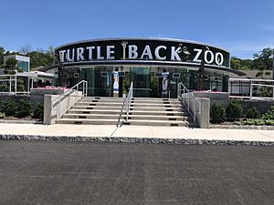 Turtle Back Zoo Entrance June 2019-02.jpg