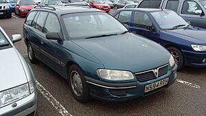 1995 Vauxhall Omega 2.5 TD GLS Estate (15681465168)