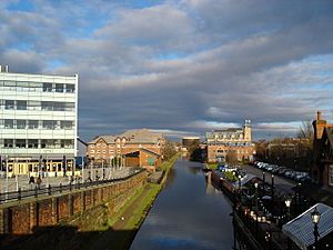 Bridgewater Canal in centre of Sale 2006