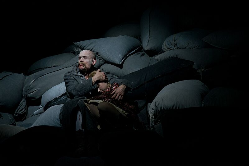 Die Macht der Finsternis 2465-Peralta