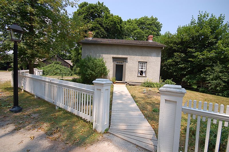 Fenced in (1247214070)