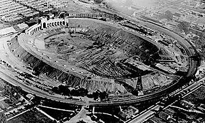 LAColiseum-under-construction-1922