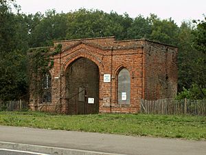Old gatehouse at High Wood, Gt. Dunmow, Essex - geograph.org.uk - 241537.jpg