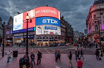 Open Happiness Picadilly Circus Blue-Pink Hour 120917-1126-jikatu