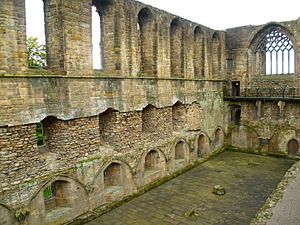 Ruined Refectory of Dunfermline Abbey, Fife.jpg